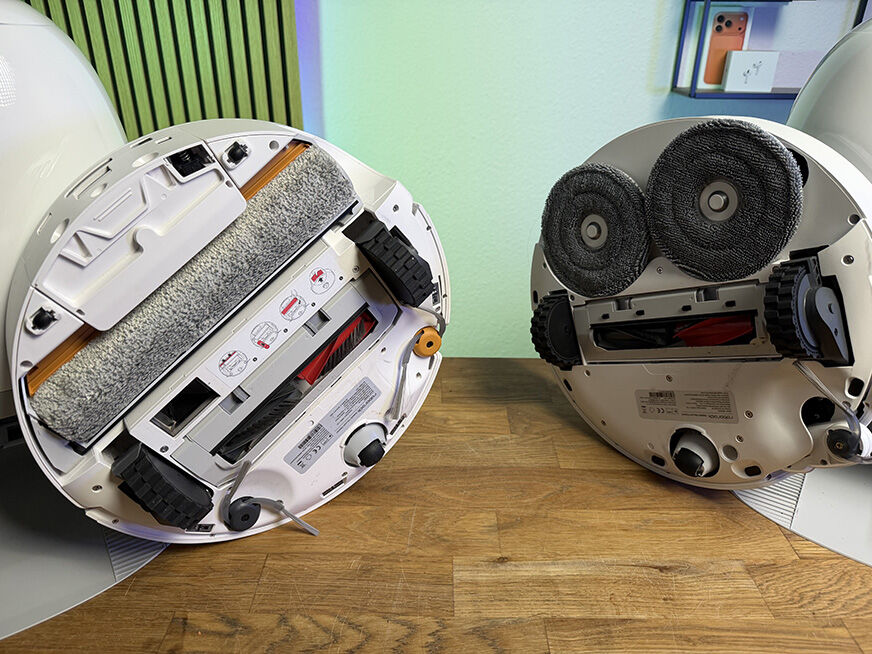 Die Wischtechnologien des Roborock Qrevo Curv 2 Pro und des Curv 2 Flow sind beide von unten zu sehen.